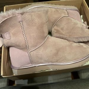 Ugg size 10 Bailey bow ll metallic dust